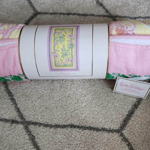 Lilly Pulitzer Beach Towel - Picture 1 of 3